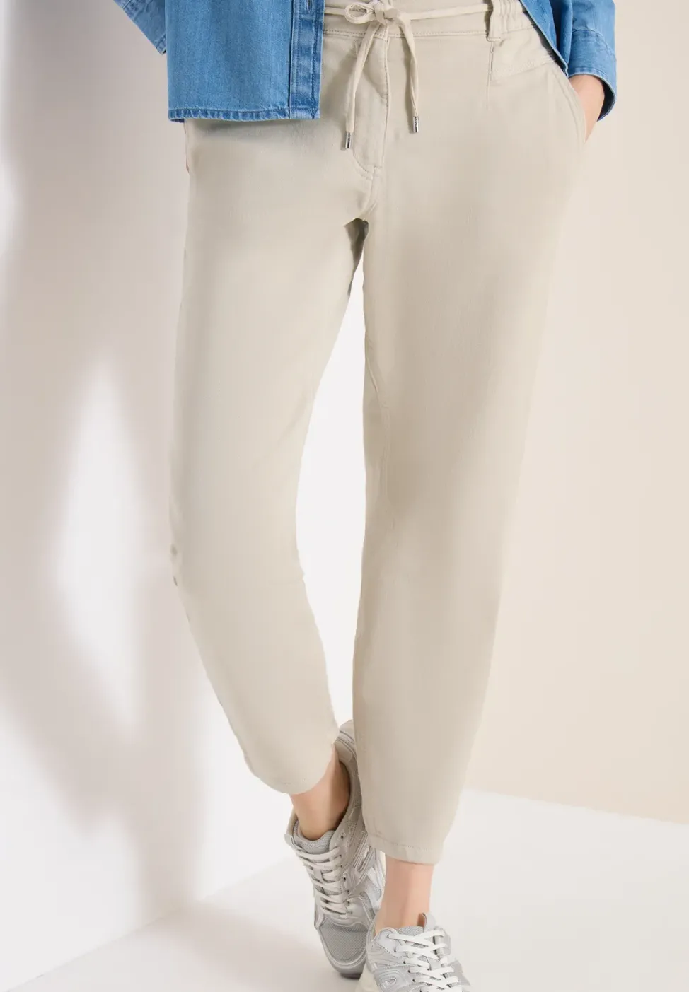 Mid Waist Slim Leg Hose im Loose Fit