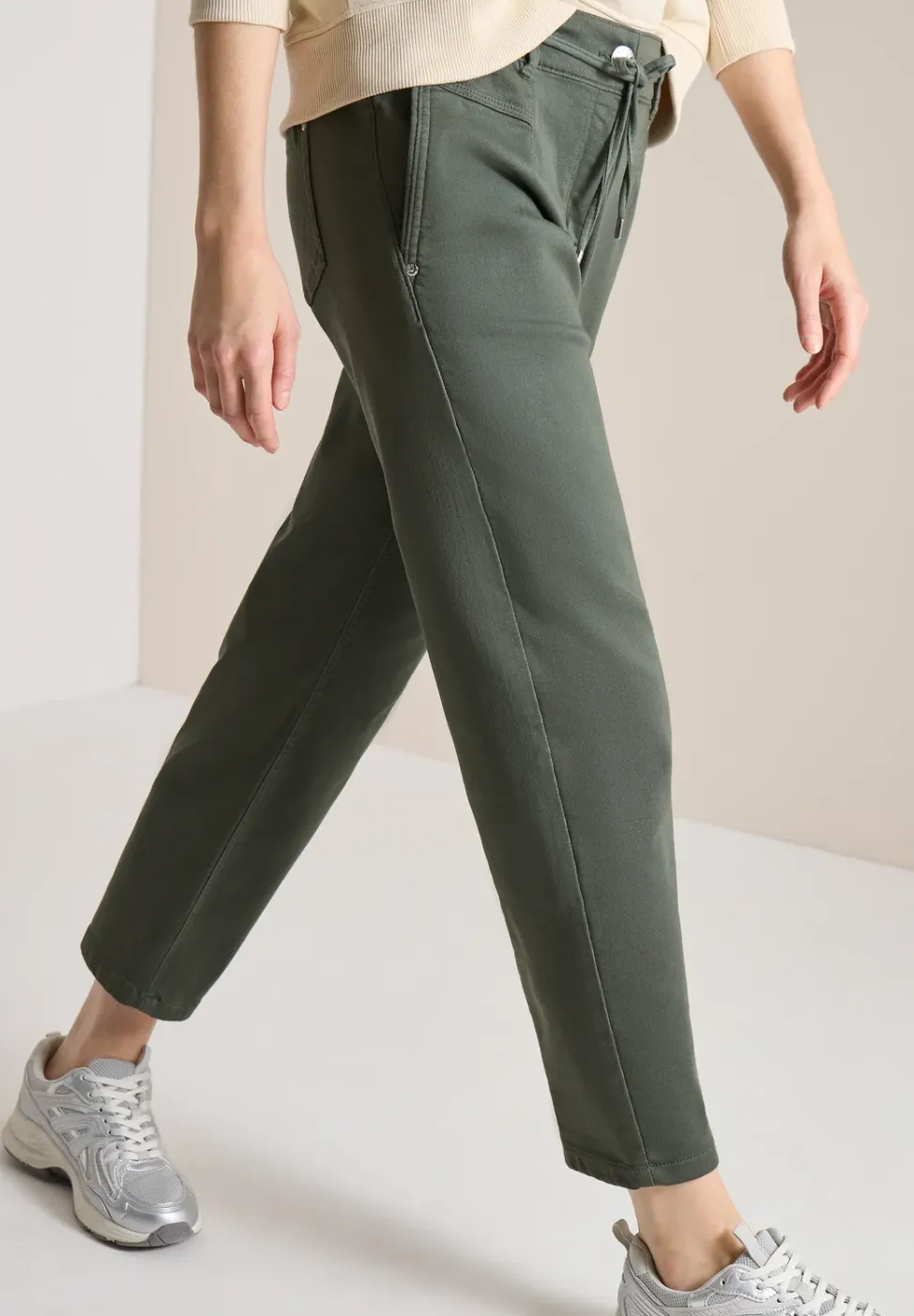 Mid Waist Slim Leg Hose im Loose Fit