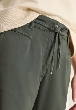Mid Waist Slim Leg Hose im Loose Fit