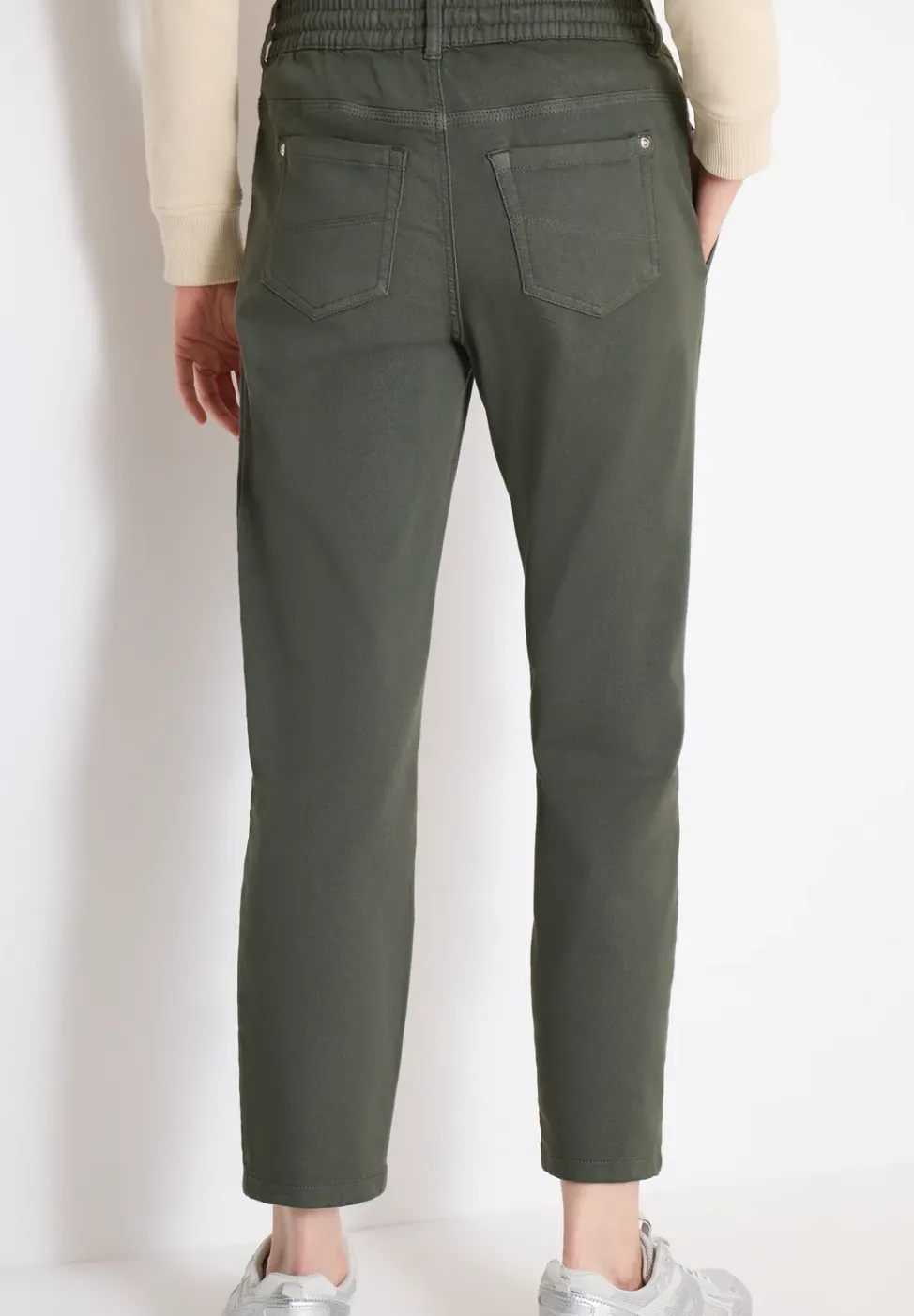 Mid Waist Slim Leg Hose im Loose Fit