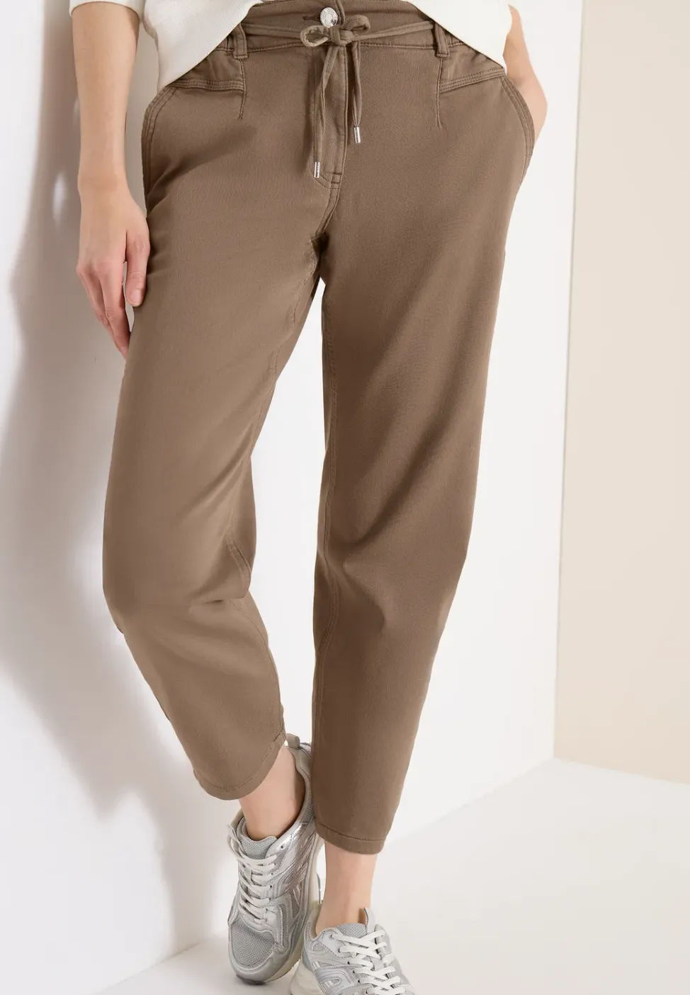 Mid Waist Slim Leg Hose im Loose Fit
