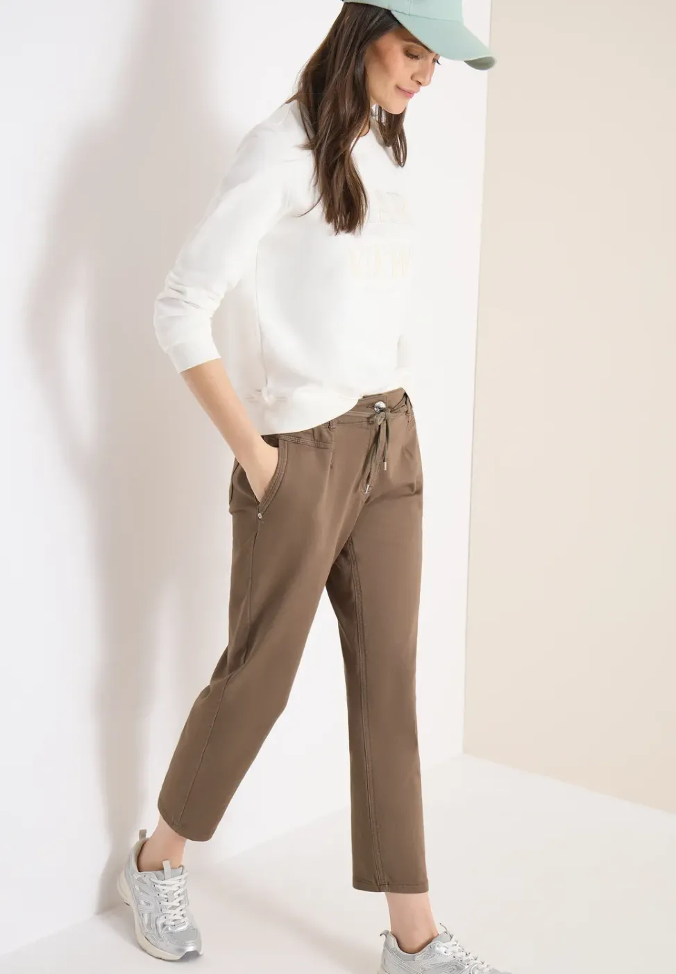Mid Waist Slim Leg Hose im Loose Fit