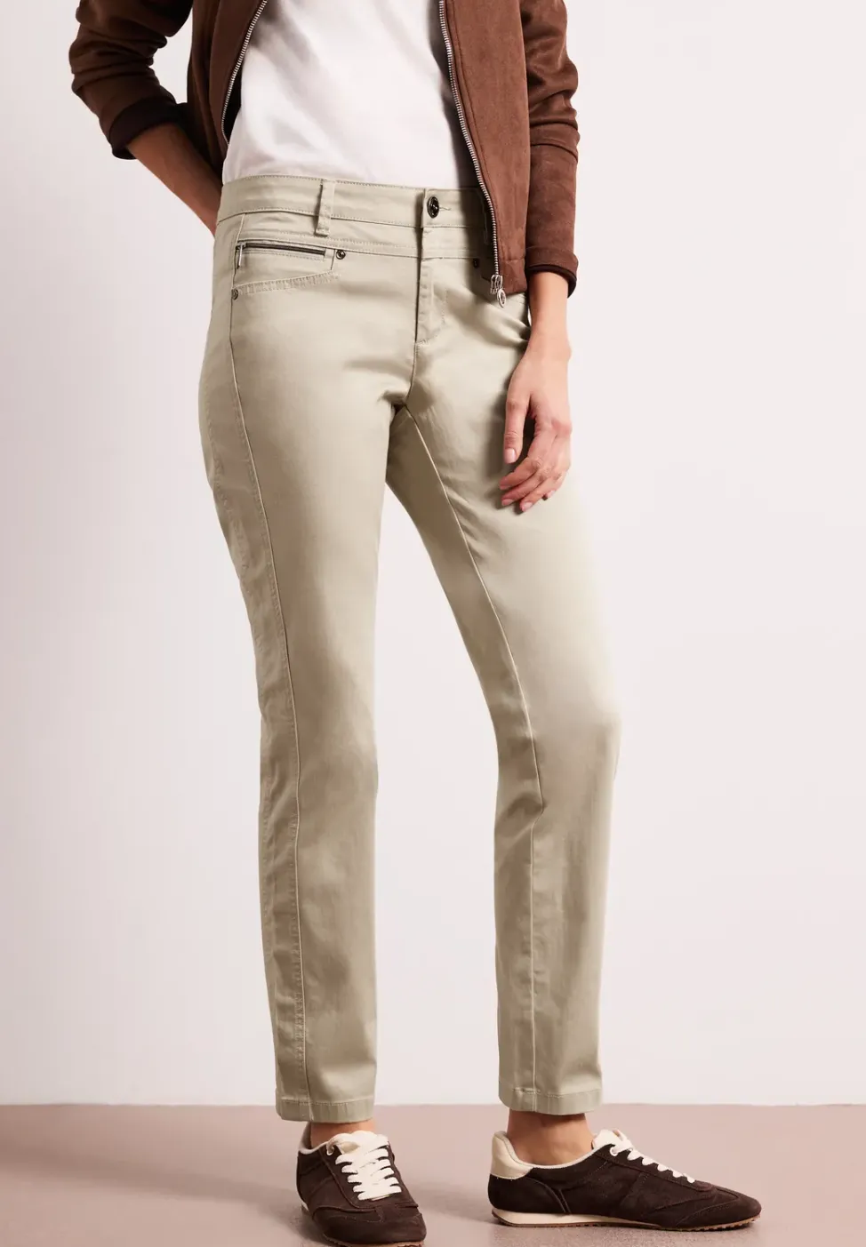 Mid Waist Slim Leg Hose im Satin-Look