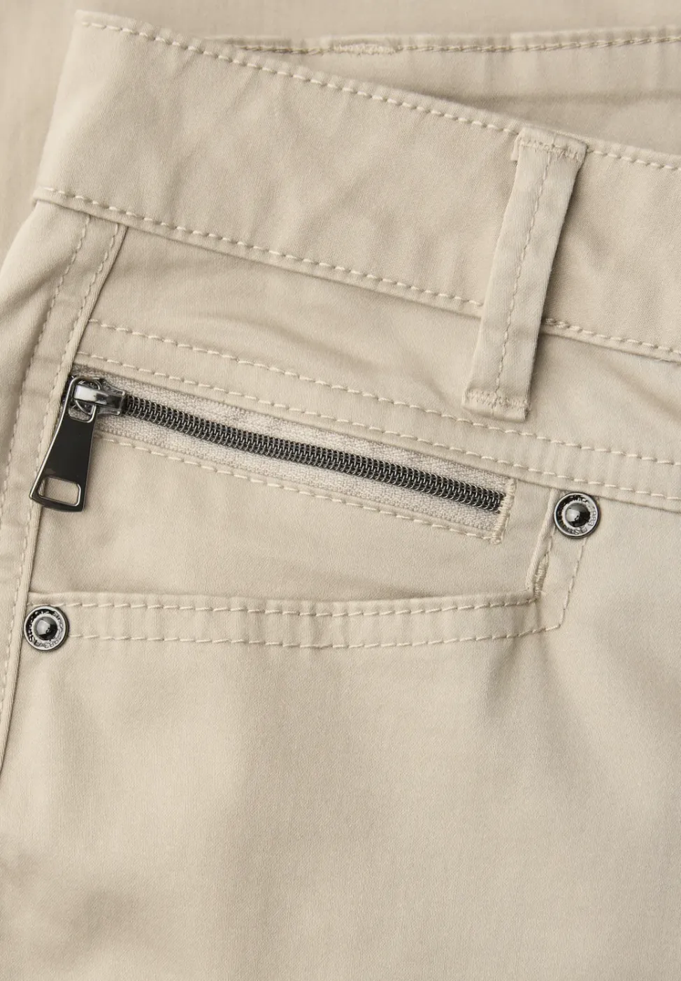 Mid Waist Slim Leg Hose im Satin-Look