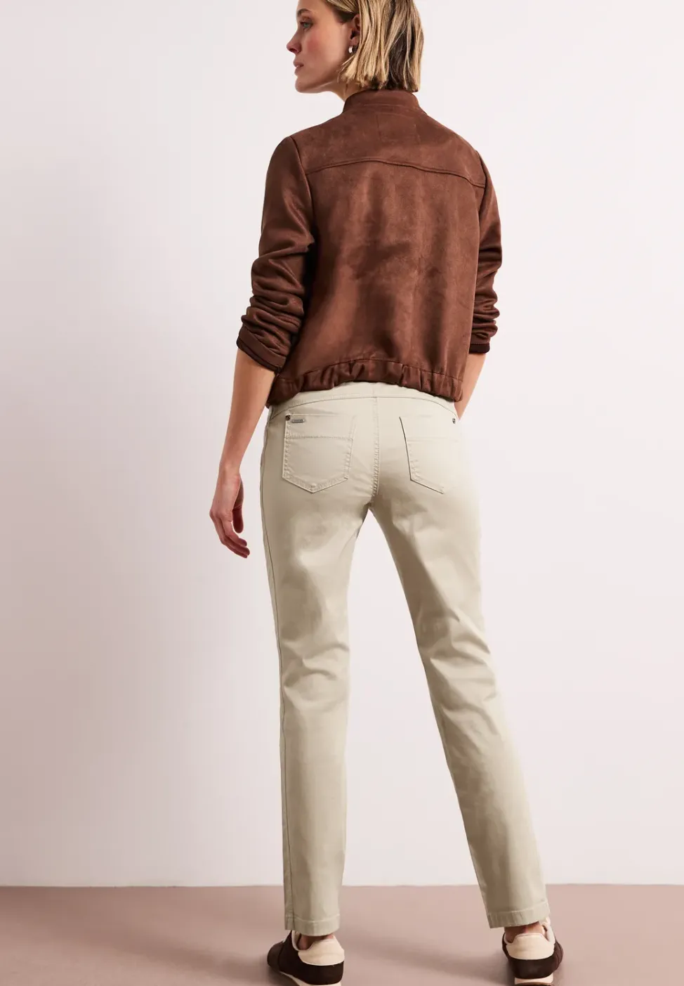 Mid Waist Slim Leg Hose im Satin-Look