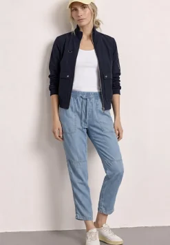 Mid Waist Slim Leg Hose im Washed-Look