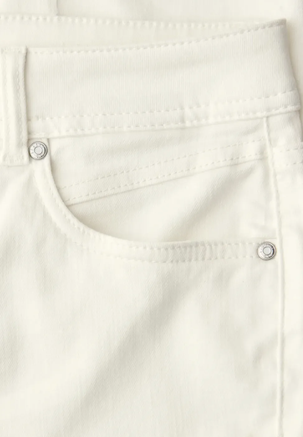 Mid Waist Slim Leg Jeans im Casual Fit