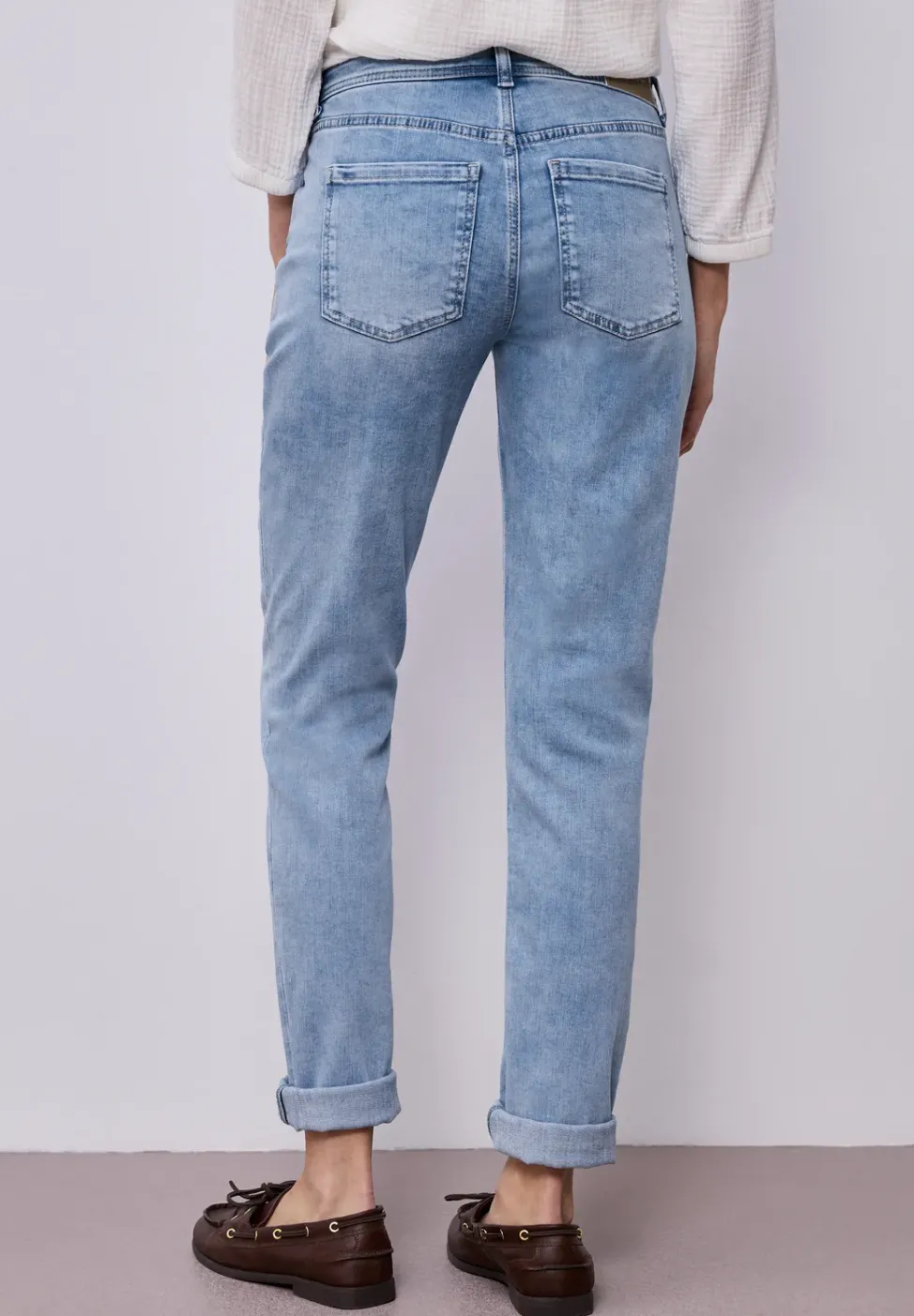 Mid Waist Slim Leg Jeans mit Turn-Up
