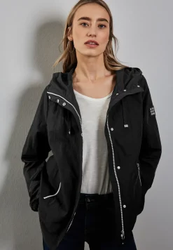 Moderner Windbreaker