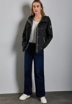 Moderner Windbreaker