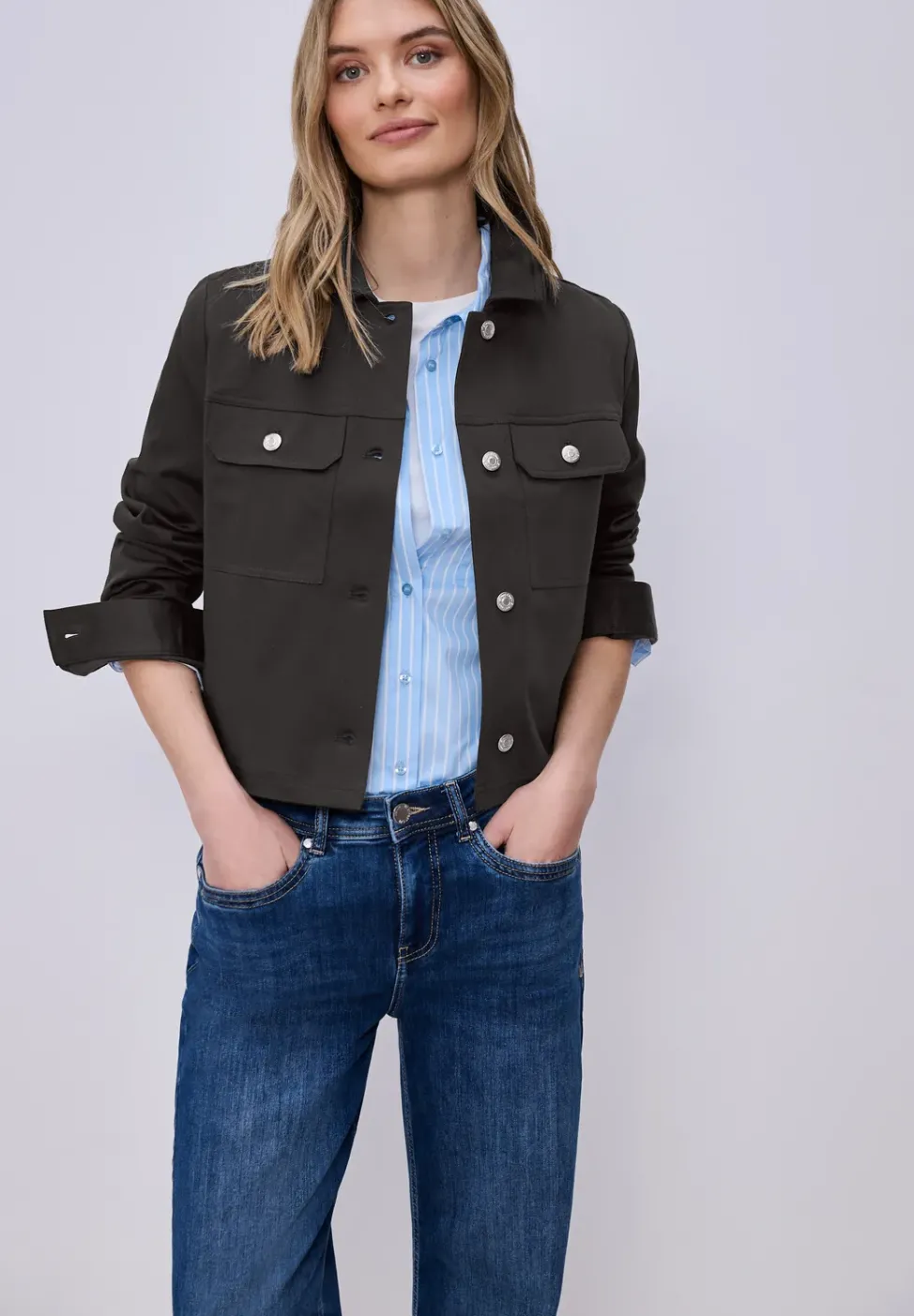 Overshirt im Slik-Look mit Knopfleiste