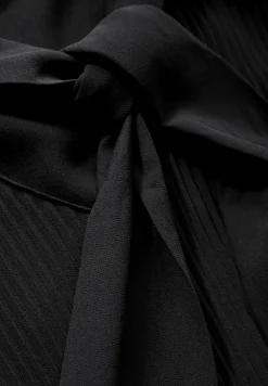 Plissée-Kleid mit Schleife