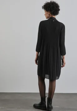 Plissée-Kleid mit Schleife