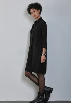 Plissée-Kleid mit Schleife