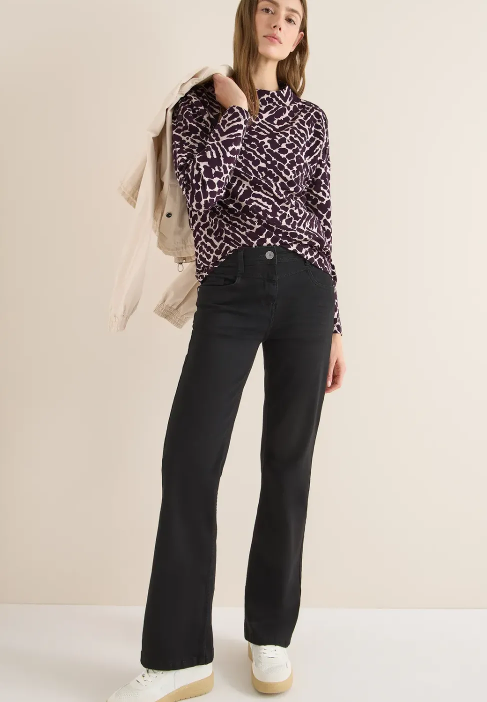 Print-Shirt mit Knopfdetails