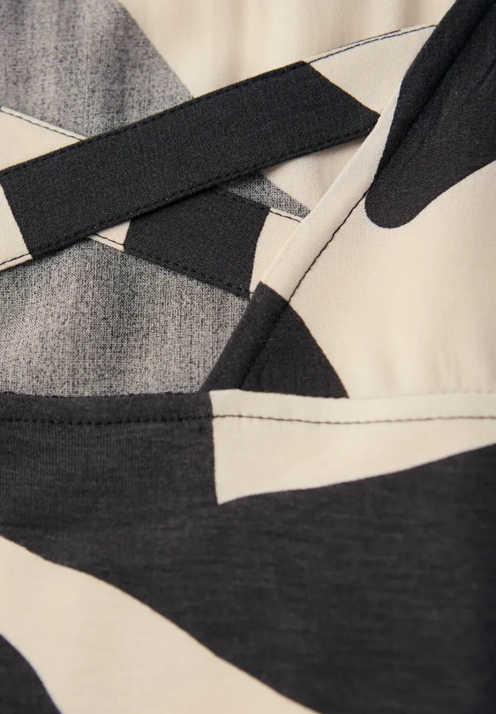 Print-Shirt mit Bänderdetail