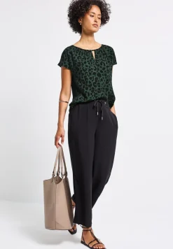 Print-Shirt mit Cut-Out