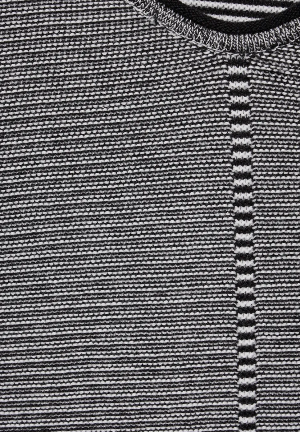 Pulli mit Strukturstreifen