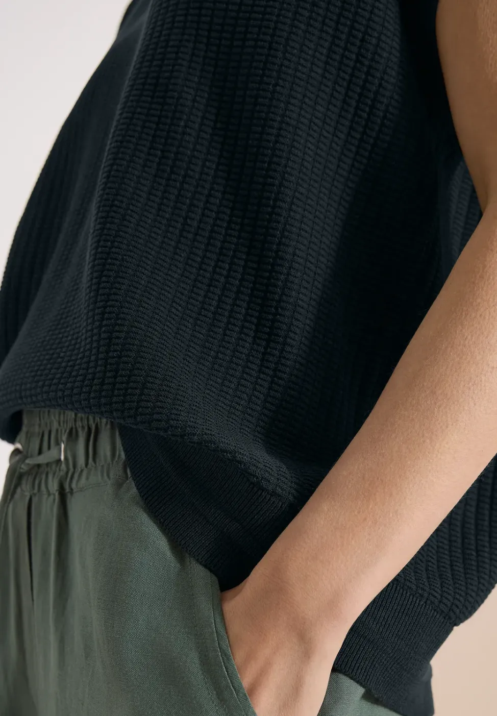 Pullover mit gerundetem V-Ausschnitt