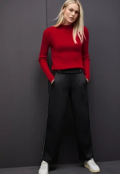 Pullover in Rippstruktur