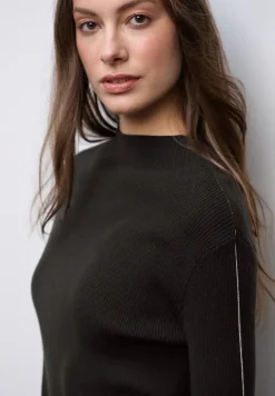 Pullover in Rippstruktur