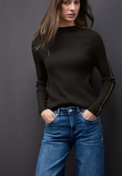 Pullover in Rippstruktur