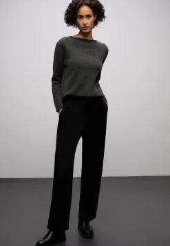 Pullover mit gerolltem Saum