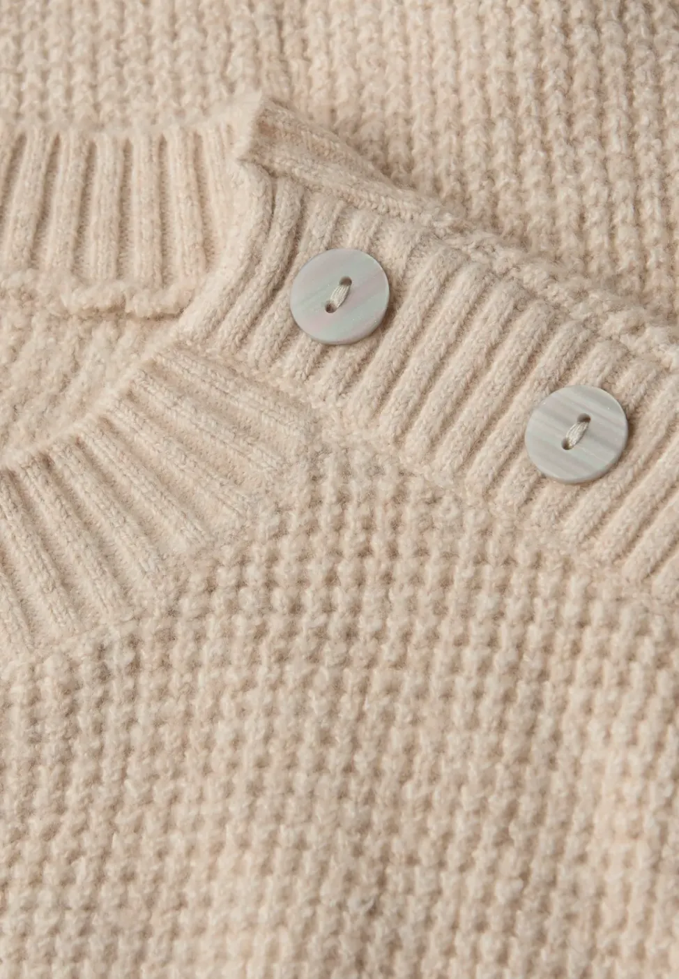 Pullover mit Knopfdetail