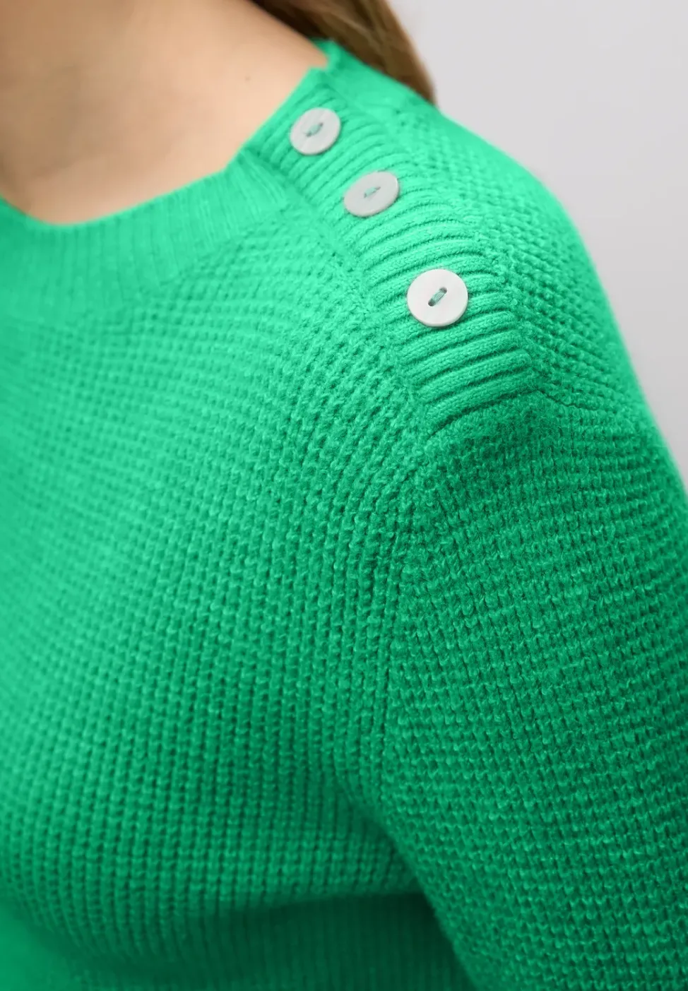 Pullover mit Knopfdetail