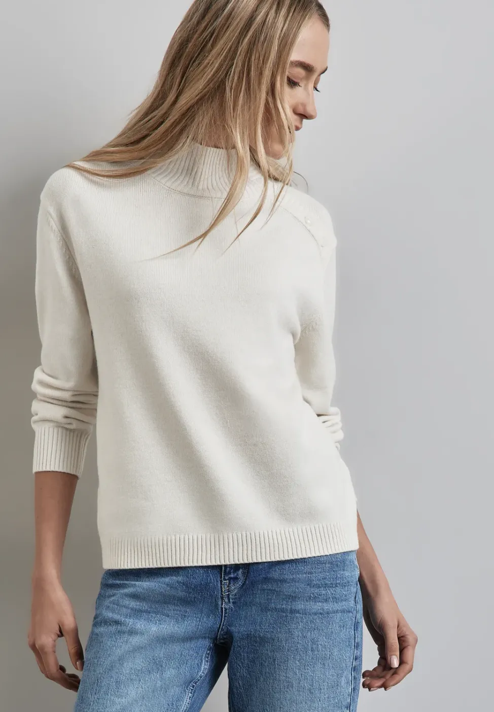 Pullover mit Knopfdetail