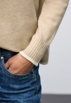 Pullover mit Kontrastdetails