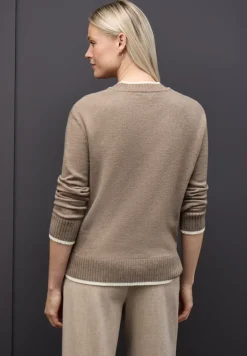 Pullover mit Kontrastdetails