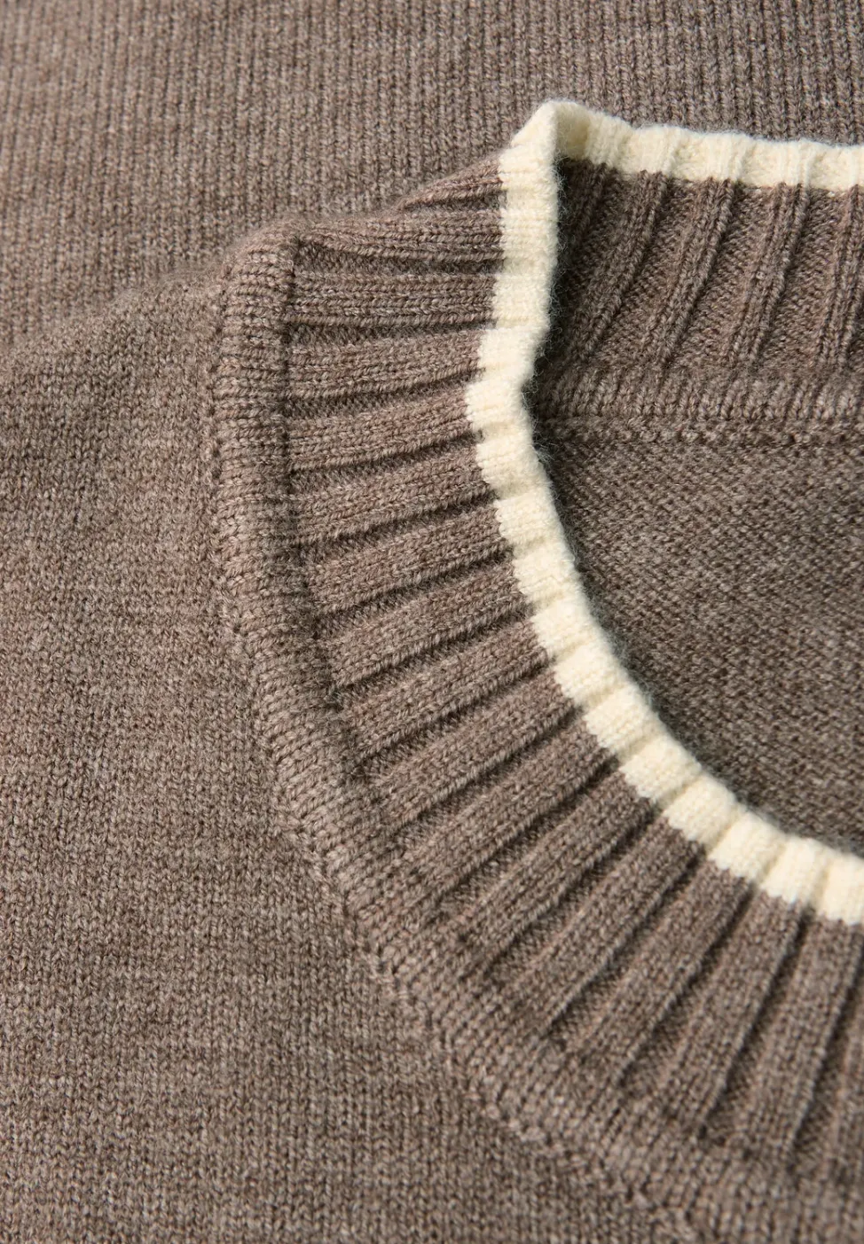 Pullover mit Kontrastdetails