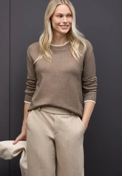 Pullover mit Kontrastdetails