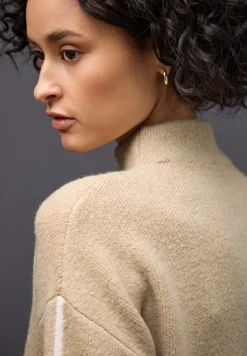 Pullover mit Kontrastdetails