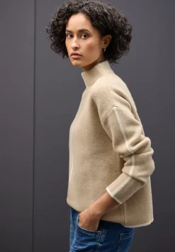 Pullover mit Kontrastdetails