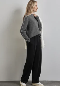 Pullover mit Kontrastdetail