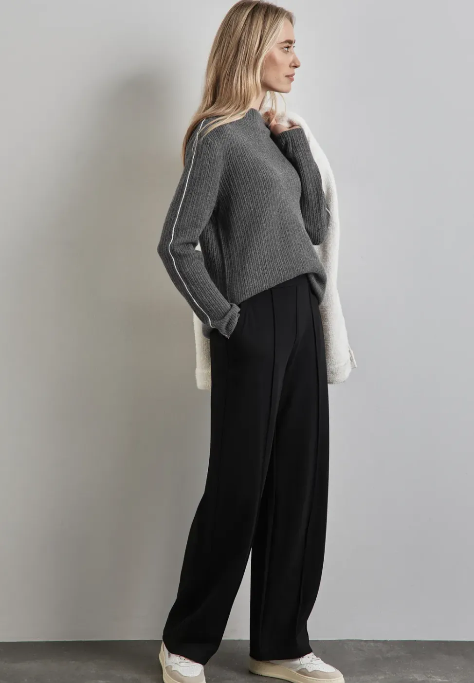Pullover mit Kontrastdetail