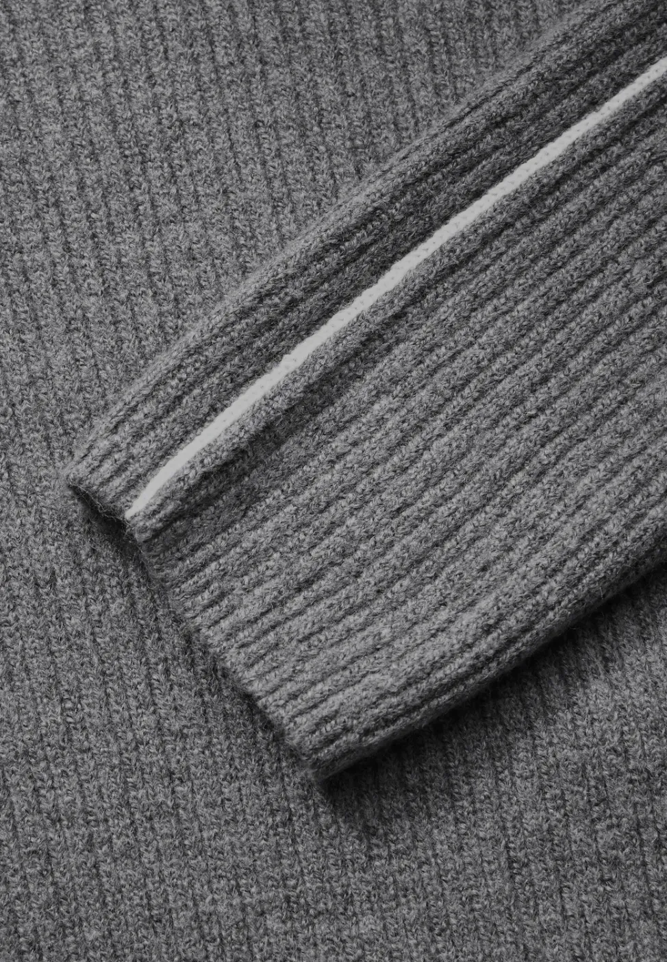 Pullover mit Kontrastdetail