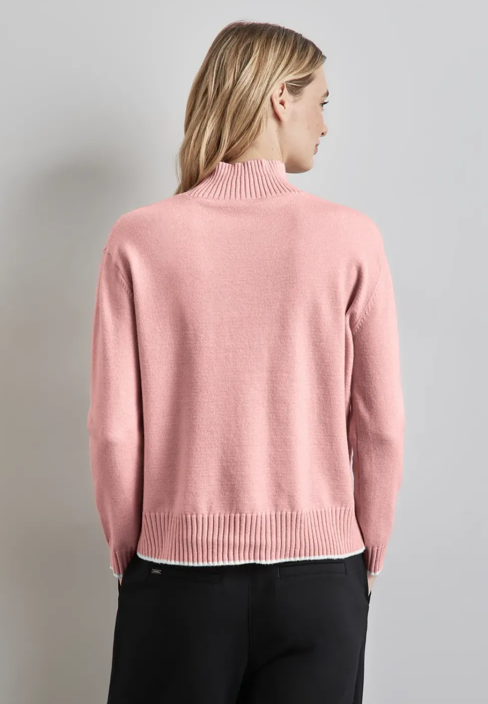 Pullover mit Stehkragen
