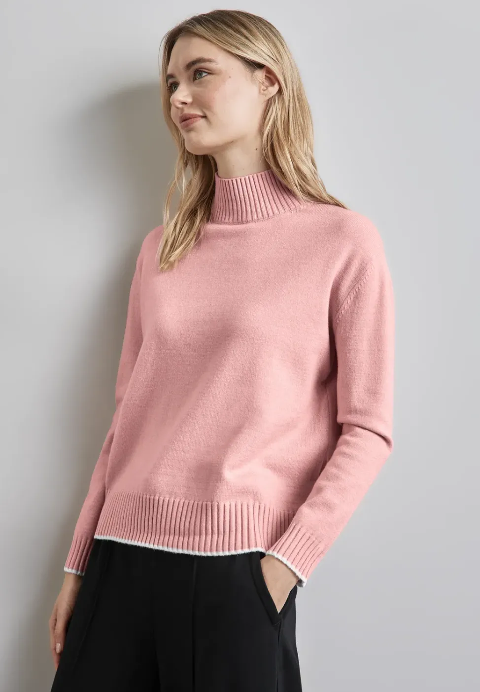 Pullover mit Stehkragen