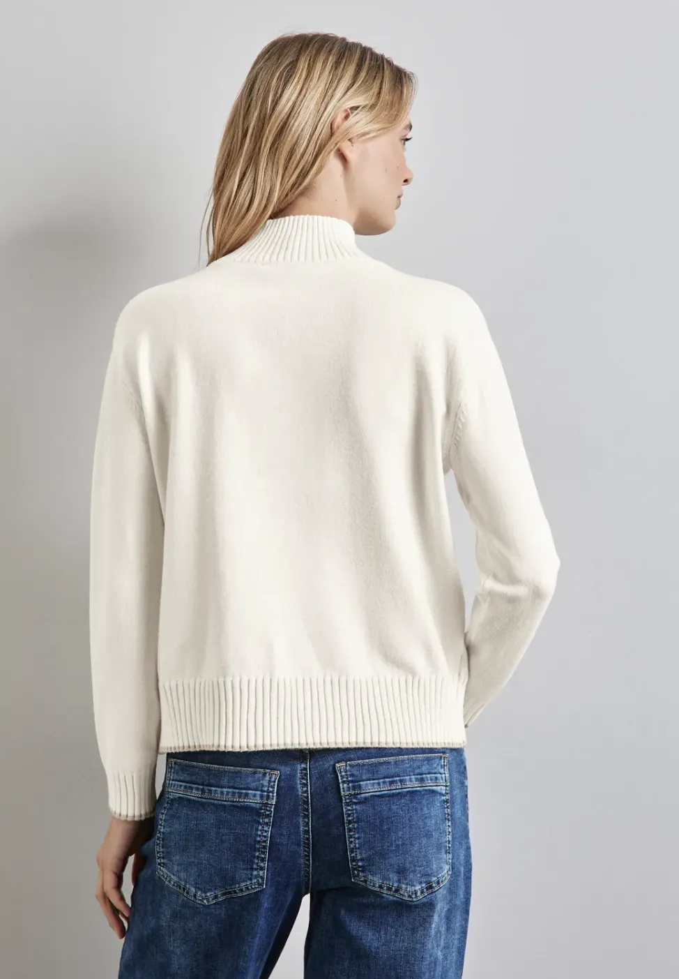 Pullover mit Stehkragen