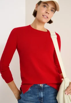Pullover mit Strickdetail