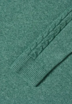 Pullover mit Strickdetail