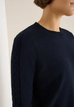 Pullover mit Strickdetail
