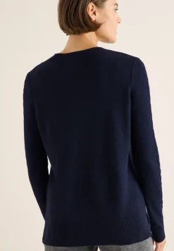 Pullover mit Strickdetail