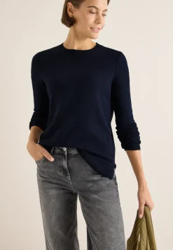 Pullover mit Strickdetail