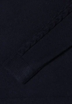 Pullover mit Strickdetail
