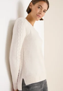 Pullover mit Strickdetail