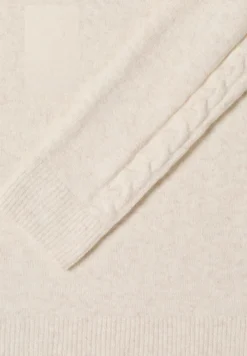 Pullover mit Strickdetail